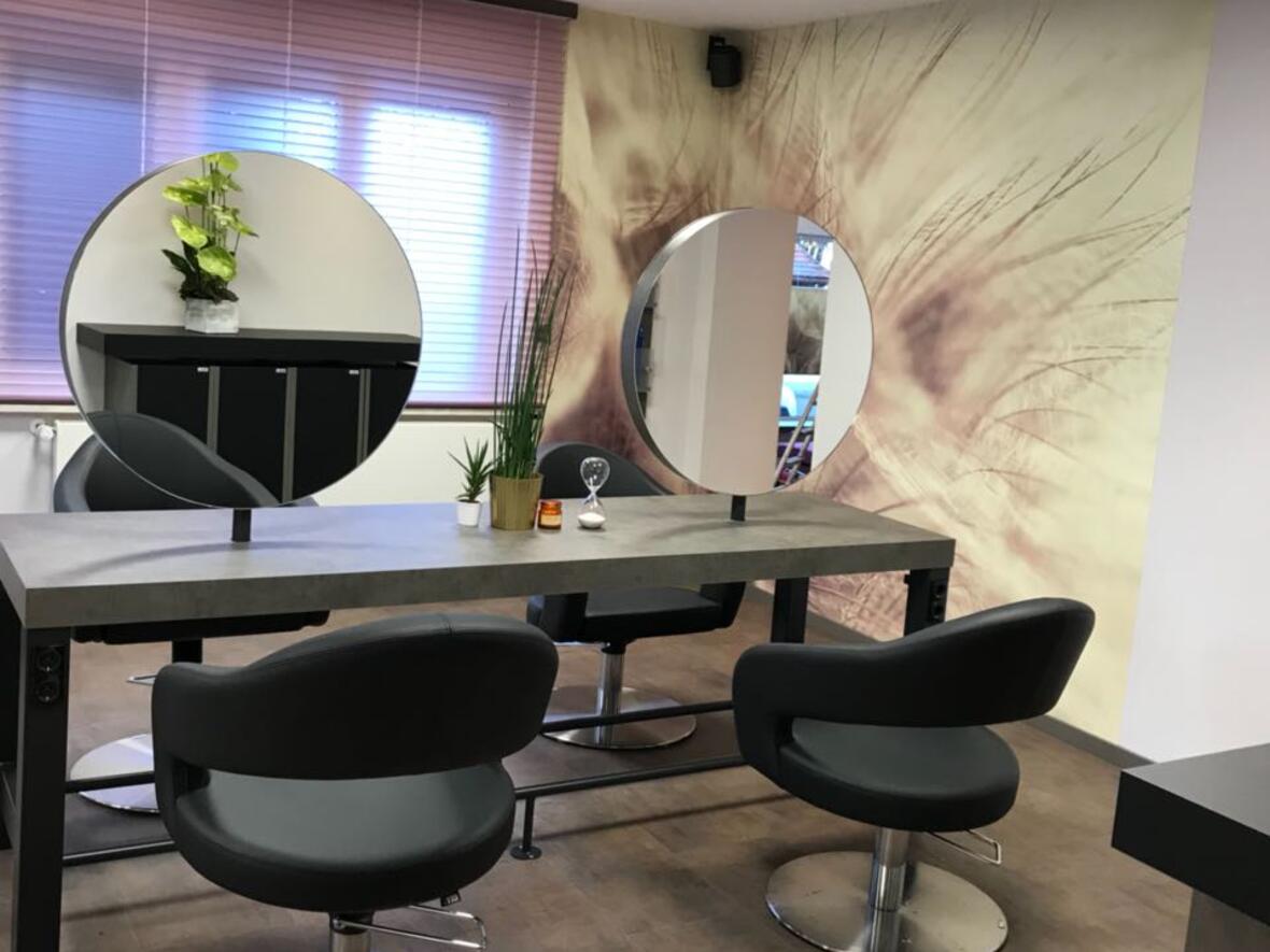 evas-haarstudio-manching-spiegel-sessel