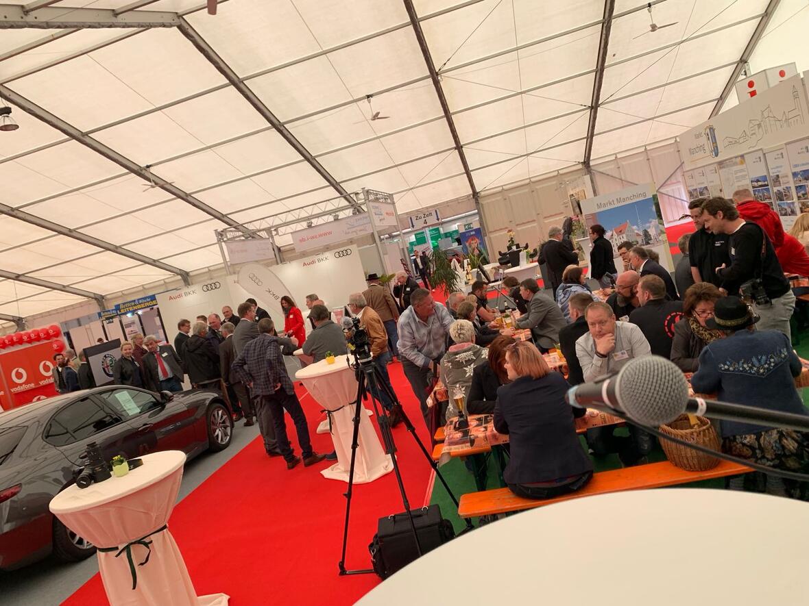 biertische-auf-der-gewerbemesse-manching