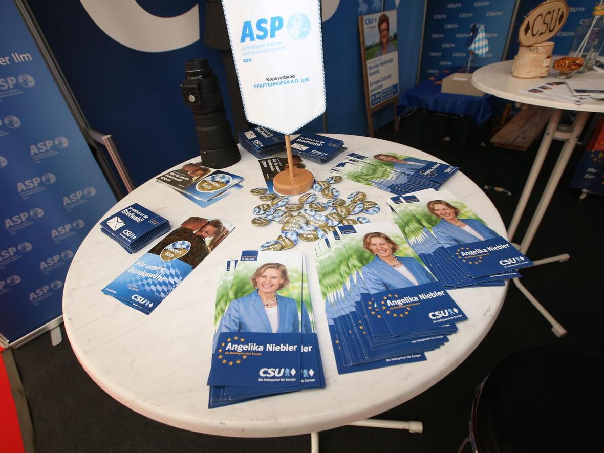 blaue-csu-flyer-gewerbemesse-manching