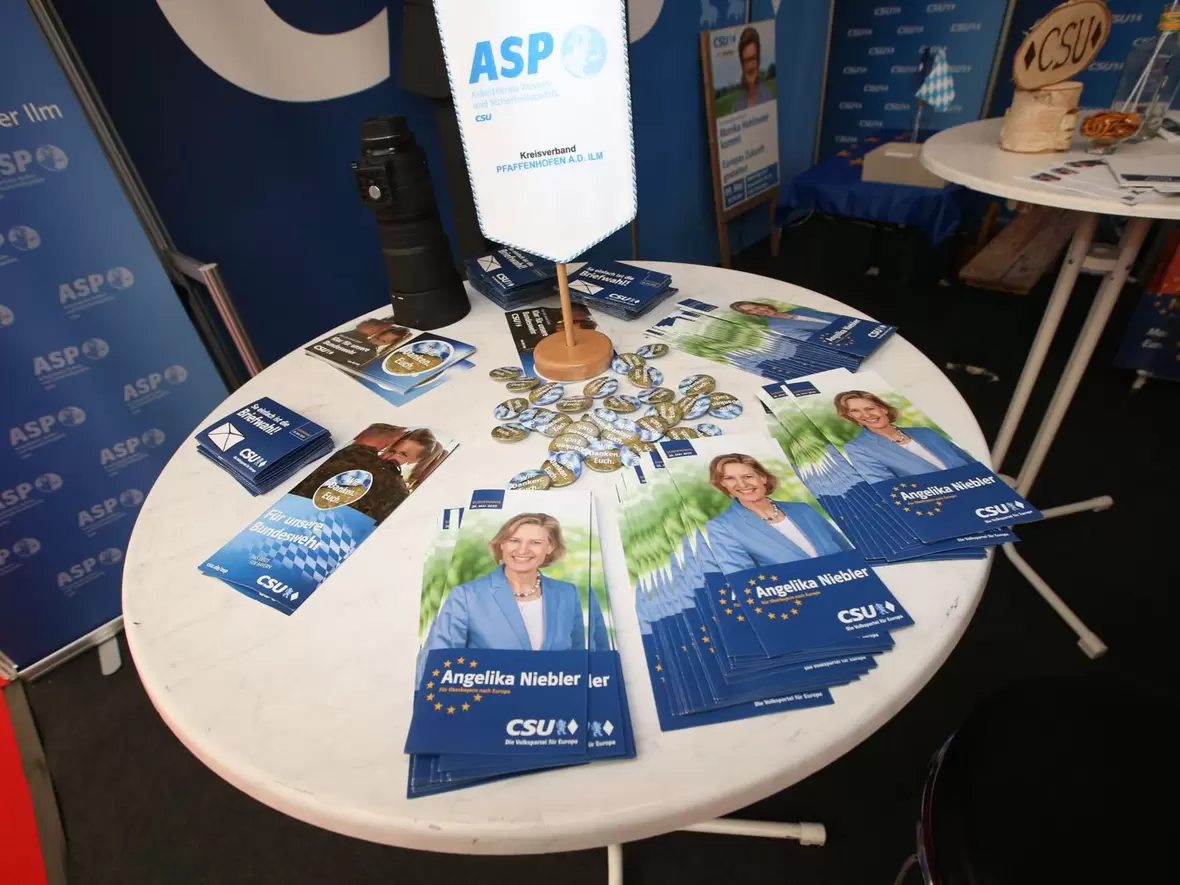 blaue-csu-flyer-gewerbemesse-manching