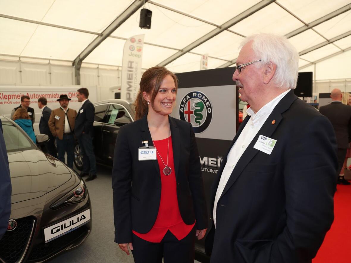 gewerbemesse-manching-gespraech