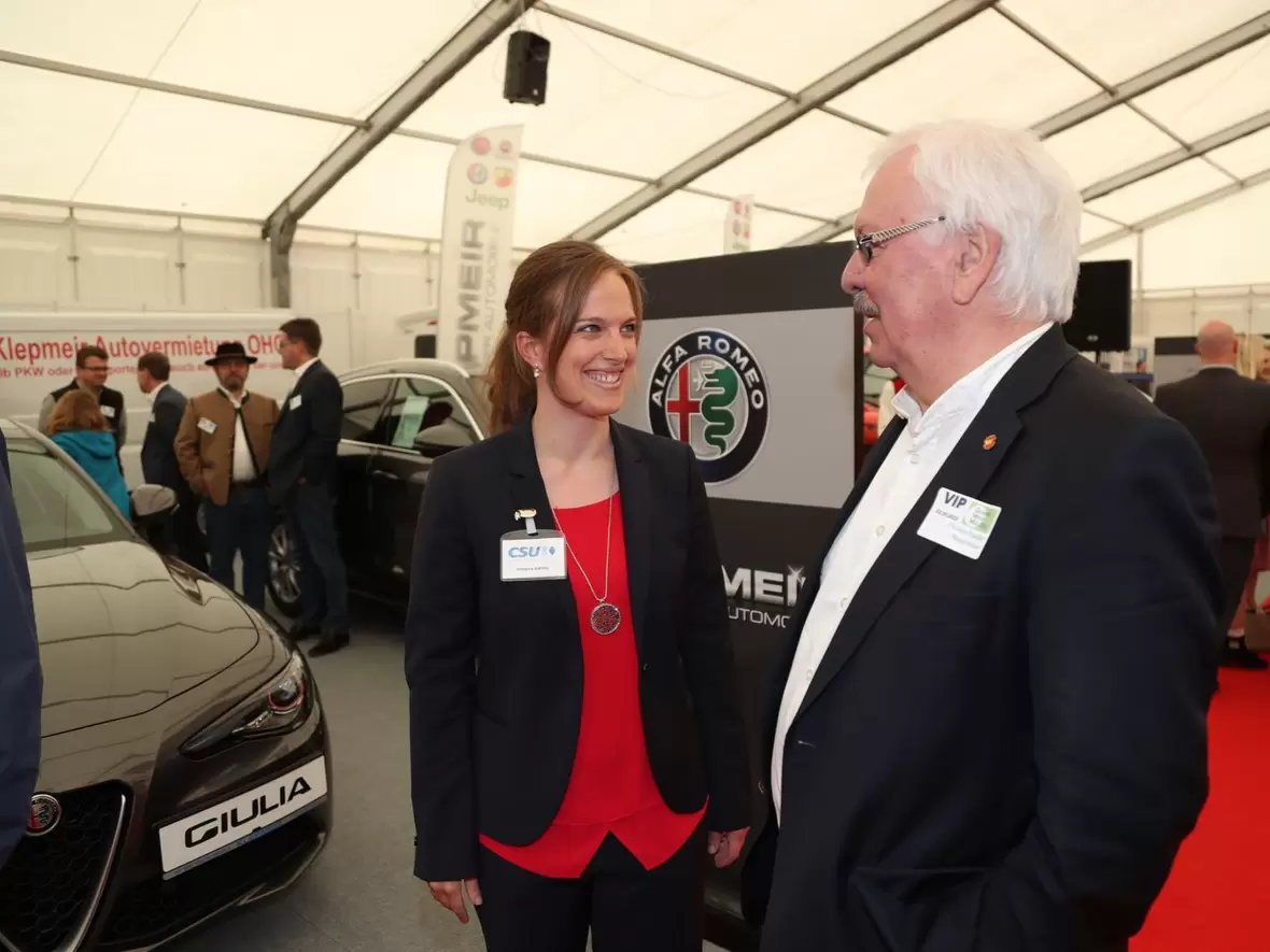 gewerbemesse-manching-gespraech