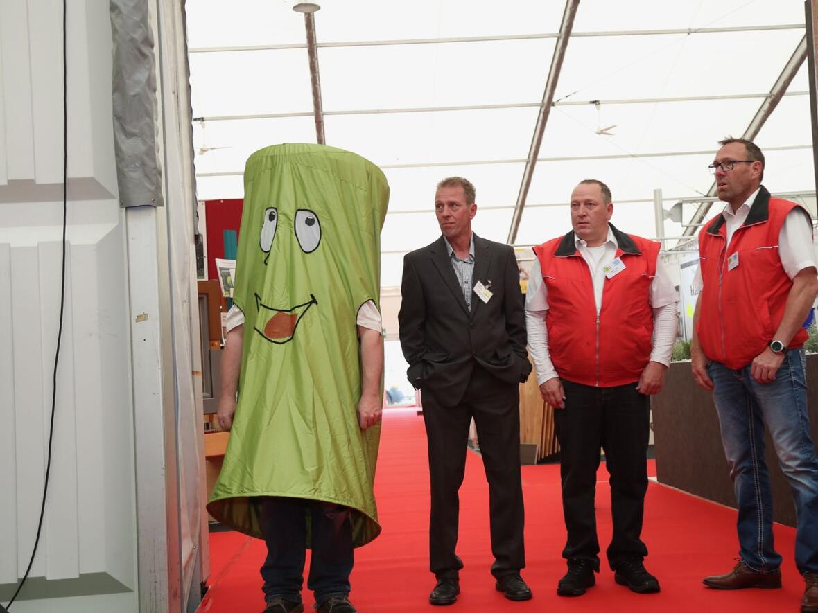 gewerbemesse-manching-gruenes-maskottchen