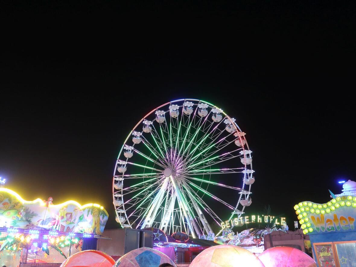 das-riesenrad-am-barthelmarkt-in-oberstimm-manching-bei-nacht