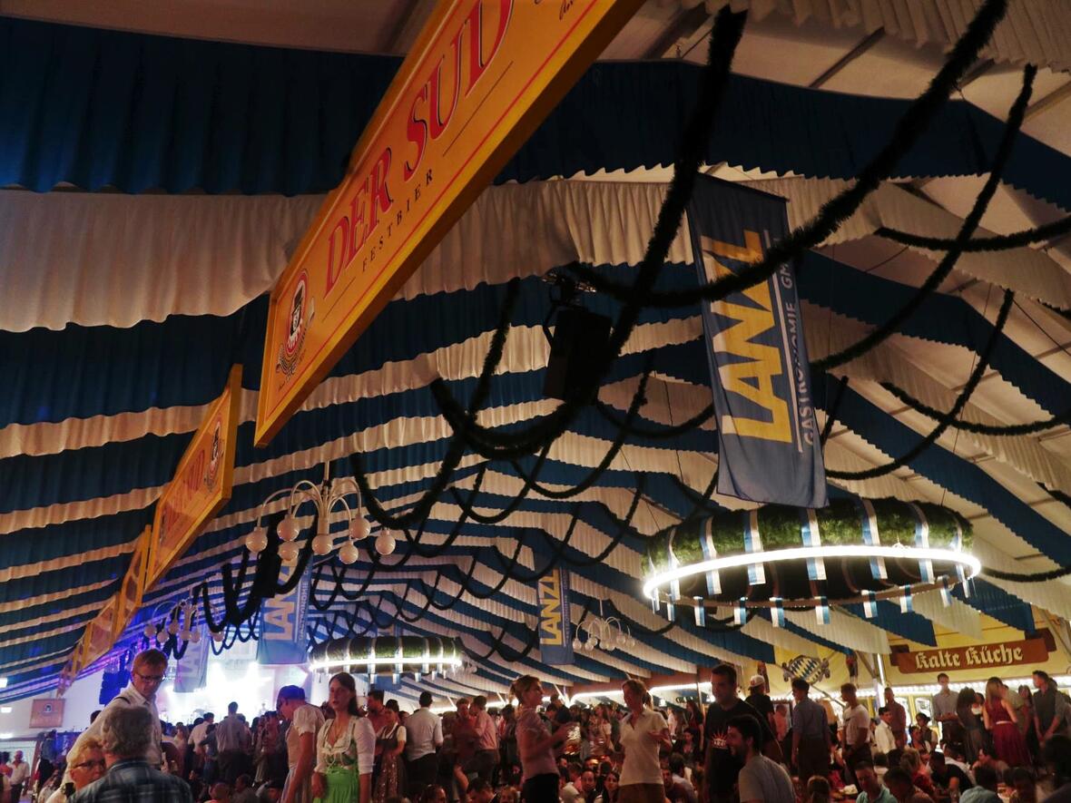gute-stimmung-im-lanzl-am-manchinger-oberstimmer-barthelmarkt