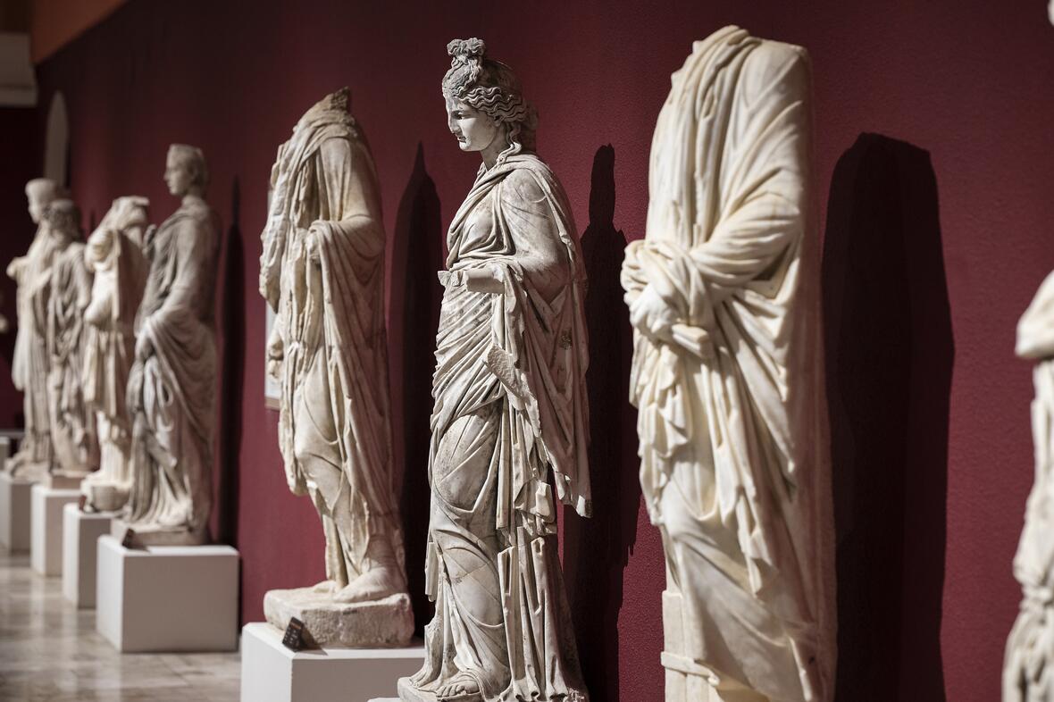 mehrere-statuen